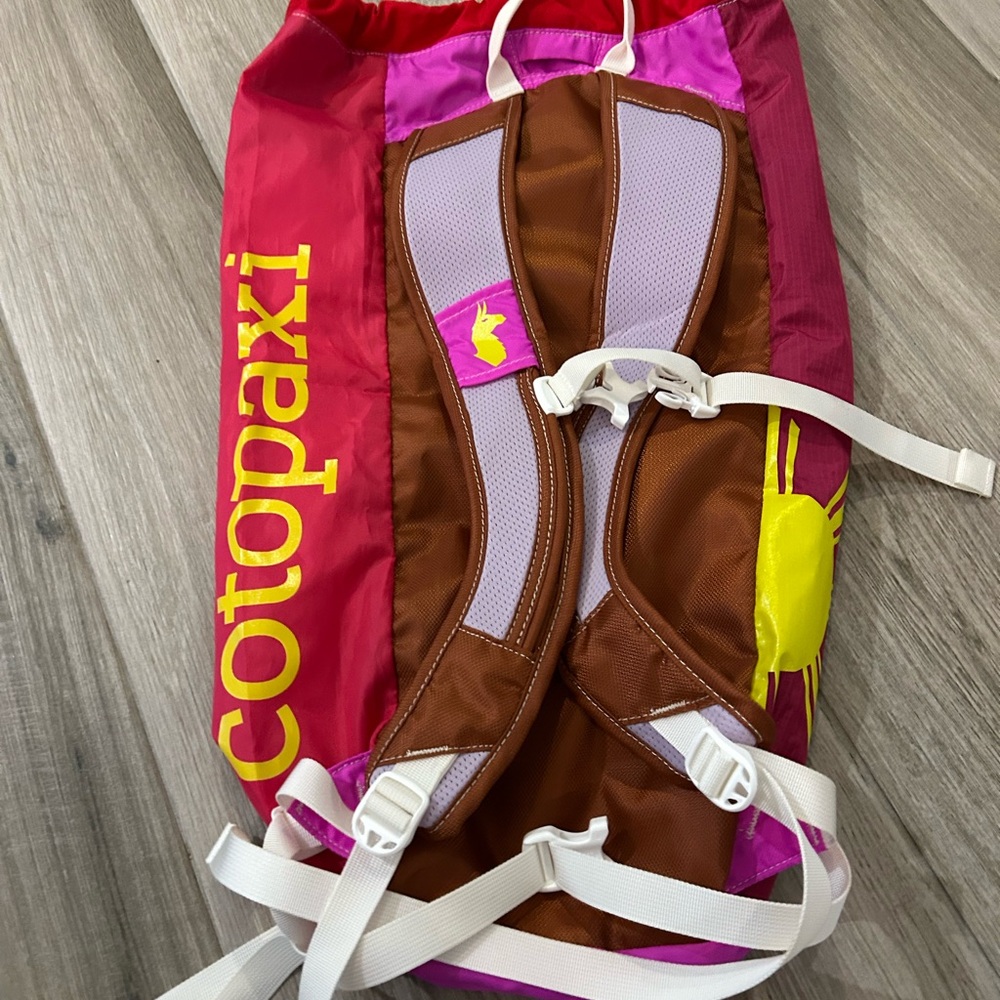 Cotopaxi day pack with matching socks - Picture 3 of 5